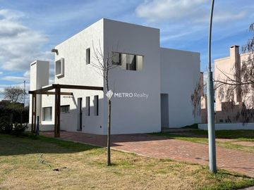 Casa en venta en puertos del lago de escobar