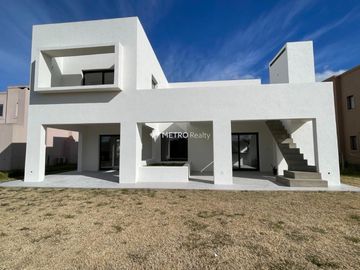 Casa en venta en puertos del lago de escobar