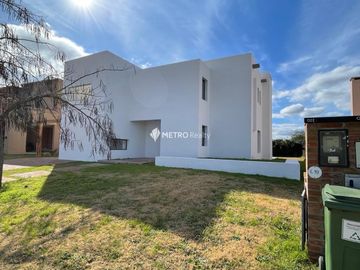 Casa en venta en puertos del lago de escobar