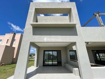 Casa en venta en puertos del lago de escobar