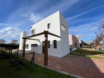 Casa en venta en puertos del lago de escobar