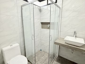 Casa en venta con diseño minimalista en fracc. privado en Coatepec
