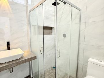 Casa en venta con diseño minimalista en fracc. privado en Coatepec