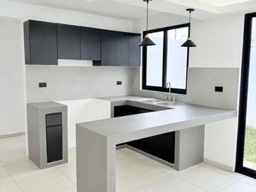 Casa en venta con diseño minimalista en fracc. privado en Coatepec
