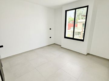 Casa en venta con diseño minimalista en fracc. privado en Coatepec
