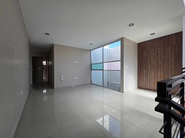 Venta de casa en Cumbres del Lago de 4 rec y Roof Garden