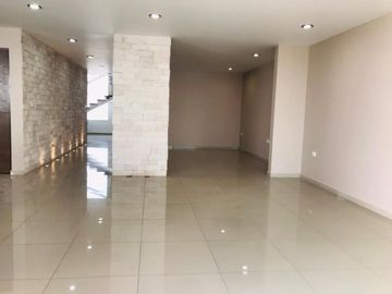 Venta de casa en Cumbres del Lago de 4 rec y Roof Garden