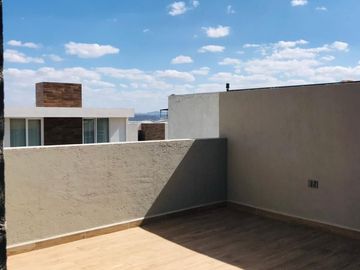 Venta de casa en Cumbres del Lago de 4 rec y Roof Garden