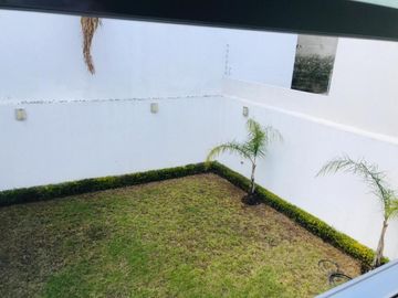 Venta de casa en Cumbres del Lago de 4 rec y Roof Garden