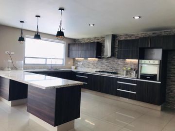 Venta de casa en Cumbres del Lago de 4 rec y Roof Garden