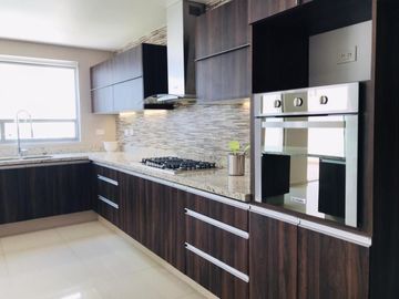 Venta de casa en Cumbres del Lago de 4 rec y Roof Garden