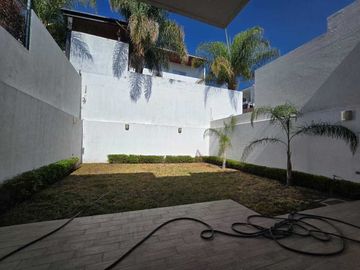 Venta de casa en Cumbres del Lago de 4 rec y Roof Garden