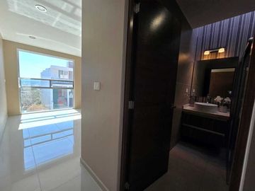 Venta de casa en Cumbres del Lago de 4 rec y Roof Garden