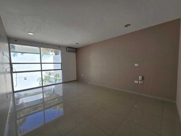 Venta de casa en Cumbres del Lago de 4 rec y Roof Garden