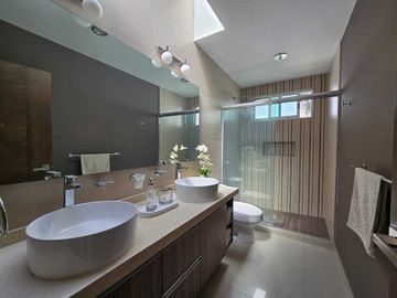 Venta de casa en Cumbres del Lago de 4 rec y Roof Garden