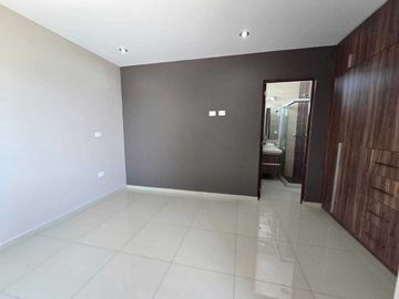 Venta de casa en Cumbres del Lago de 4 rec y Roof Garden