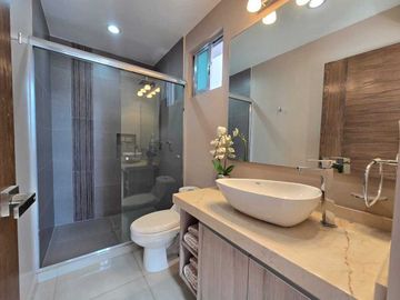 Venta de casa en Cumbres del Lago de 4 rec y Roof Garden