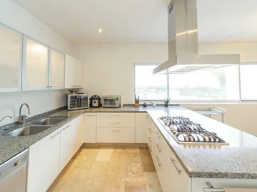 Residencia en Loma Dorada con HERMOSA VISTA Panorámica a los Arcos de Qro..