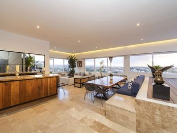 Residencia en Loma Dorada con HERMOSA VISTA Panorámica a los Arcos de Qro..