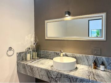 Residencia en Loma Dorada con HERMOSA VISTA Panorámica a los Arcos de Qro..