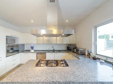 Residencia en Loma Dorada con HERMOSA VISTA Panorámica a los Arcos de Qro..