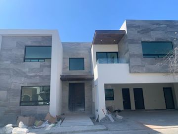 CASA EN VENTA EN VALLE ALTO