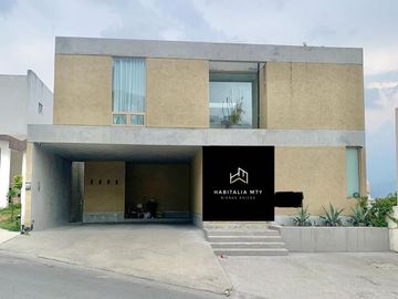 CASA EN VENTA EN CONTRY SUR