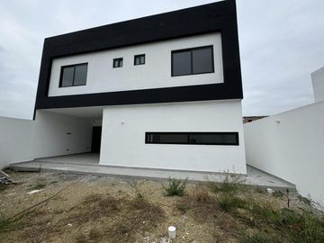 Casa - Fraccionamiento Bosques de las Misiones Sector Encino