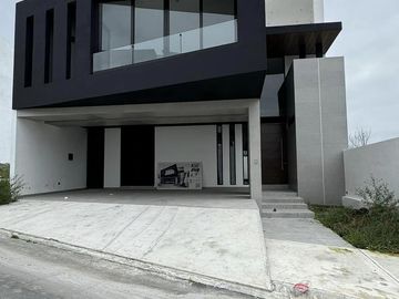 Casa - Fraccionamiento Bosques de las Misiones Sector Encino