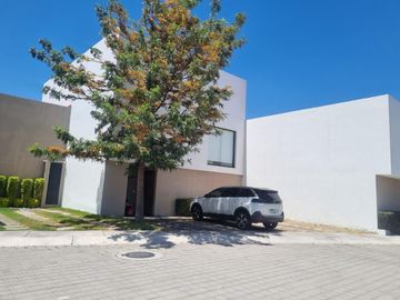 Casa en  VENTA en exclusiva privada en Cumbres del Lago