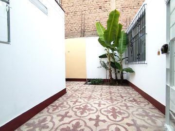Bonita Casa de 1 piso en Alquiler
