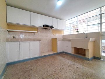 Bonita Casa de 1 piso en Alquiler