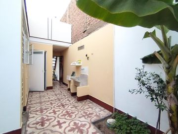 Bonita Casa de 1 piso en Alquiler