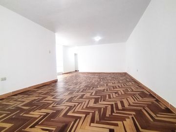 Bonita Casa de 1 piso en Alquiler