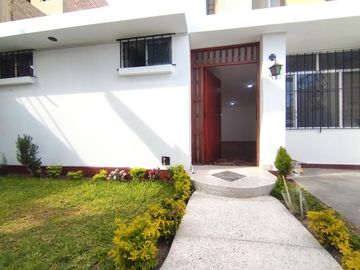 Bonita Casa de 1 piso en Alquiler