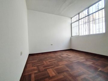 Bonita Casa de 1 piso en Alquiler
