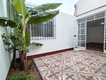 Bonita Casa de 1 piso en Alquiler
