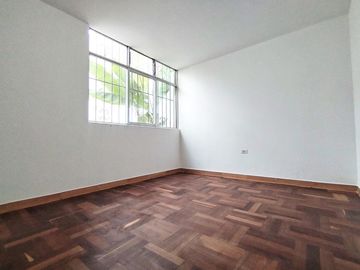 Bonita Casa de 1 piso en Alquiler