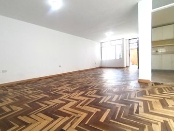 Bonita Casa de 1 piso en Alquiler