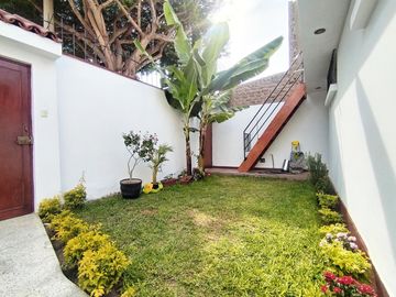 Bonita Casa de 1 piso en Alquiler