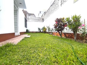 Bonita Casa de 1 piso en Alquiler