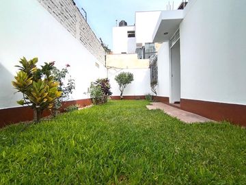 Bonita Casa de 1 piso en Alquiler