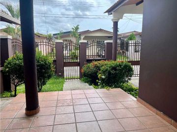 VENTA DE CASA EN BRISAS DEL GOLF 324m2 4 HABITACIONES