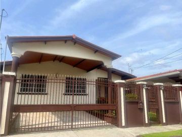 VENTA DE CASA EN BRISAS DEL GOLF 324m2 4 HABITACIONES