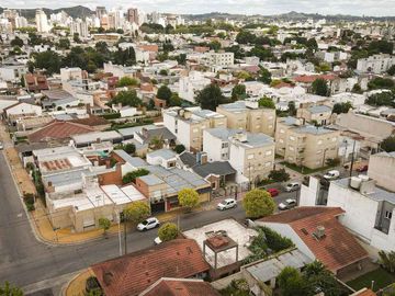 VENTA CASA 5 DORM. 4 BAÑOS - SEMICENTRICA - TANDIL