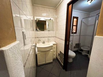 VENTA CASA 5 DORM. 4 BAÑOS - SEMICENTRICA - TANDIL