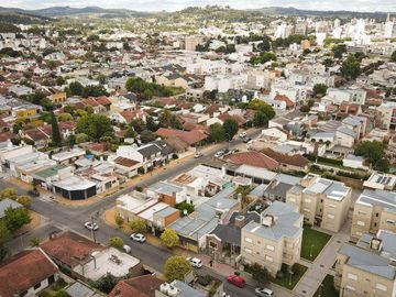 VENTA CASA 5 DORM. 4 BAÑOS - SEMICENTRICA - TANDIL