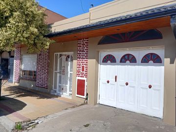 VENTA CASA 5 DORM. 4 BAÑOS - SEMICENTRICA - TANDIL