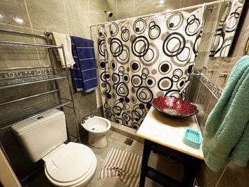 VENTA CASA 5 DORM. 4 BAÑOS - SEMICENTRICA - TANDIL
