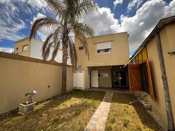 VENTA CASA 5 DORM. 4 BAÑOS - SEMICENTRICA - TANDIL